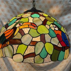 Really unique Vintage, Tiffany style hanging lamp parrot and toucan bird motif 