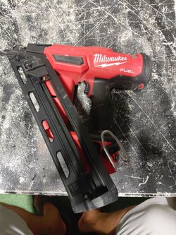 Milwaukee M18   Fuel 15 ga  finish nailer
