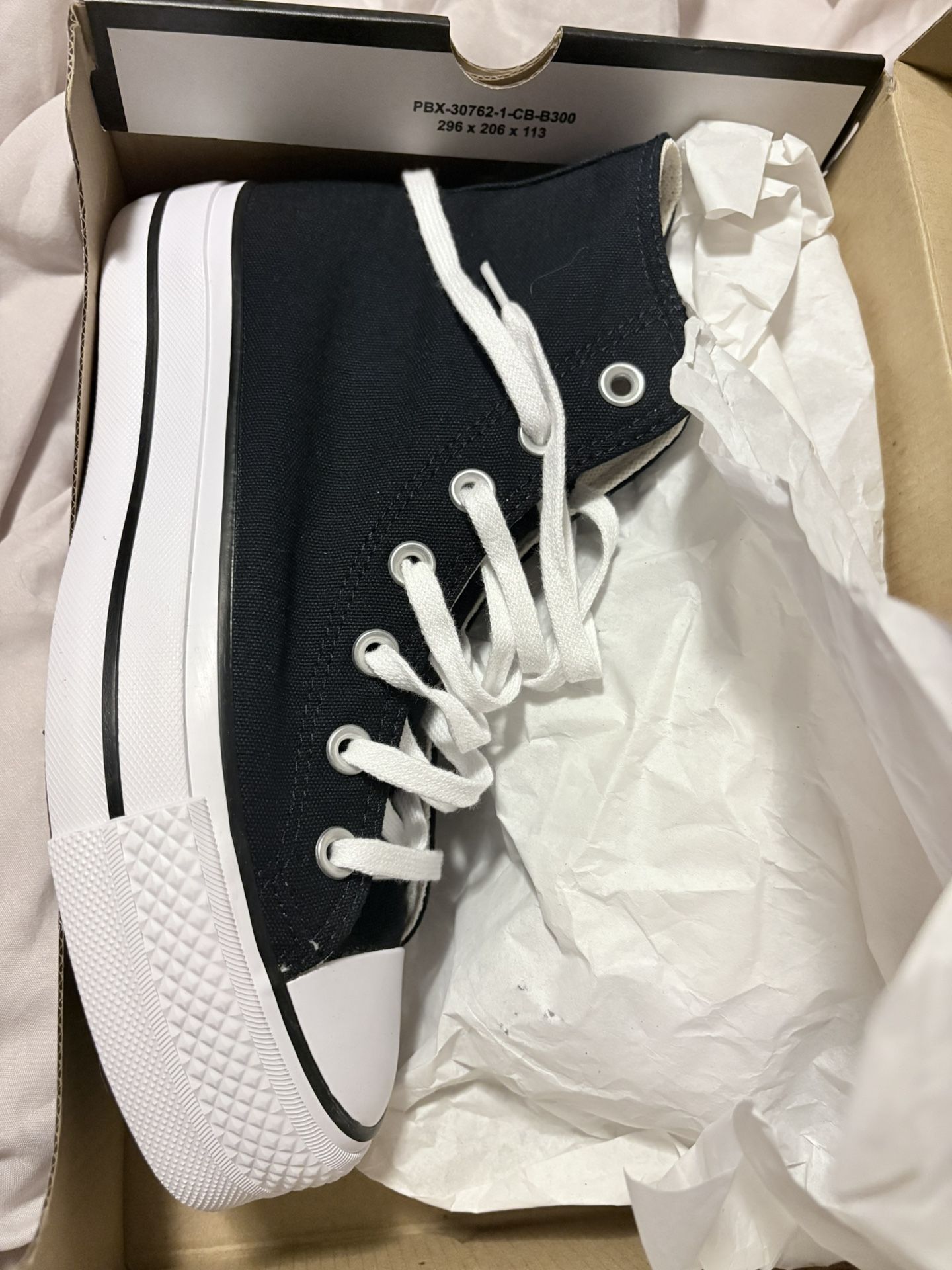 New Women Converse