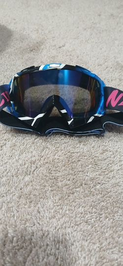 Vendo 4 funkos y 1 gafas de nadar