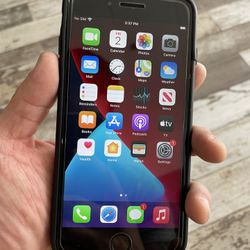 iPhone 7 Plus UNLOCKED W/Case And Charger 