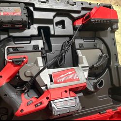 Milwaukee bandsaw brand new never used