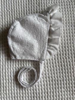 White “Darling”eyelet baby bonnet Size  0-3m