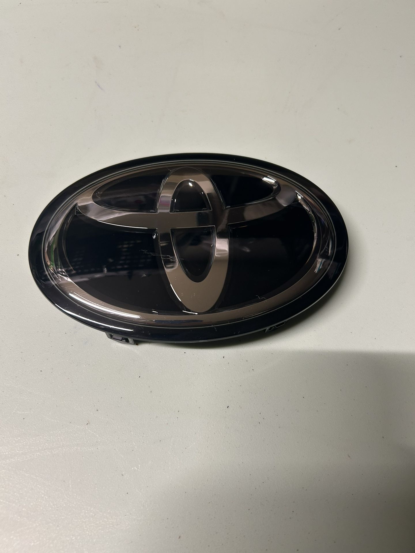 2020-2024 Toyota RAV4/Highlander Front Grille Emblem 53141–42030