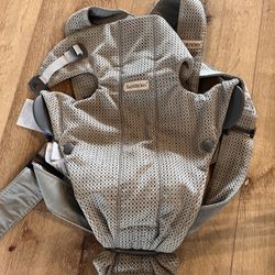 Baby Bjorn Infant Carrier in gray beige 