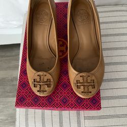 Tory Burch Low Tan Wedges-size 6.5