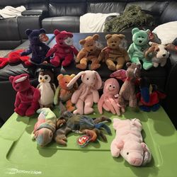 Huge Lot Of Beanie Babies