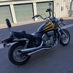 1999 Honda MAGNA Muscle Cruiser 