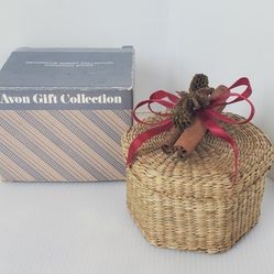 Vtg Avon Woven Sea Grass Small Basket w/ Lid Trinket Box 4” Round Cinnamon Stick


