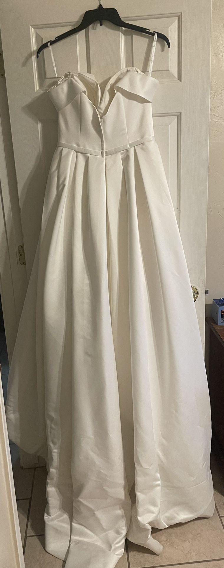 Wedding Dress (Ivory)