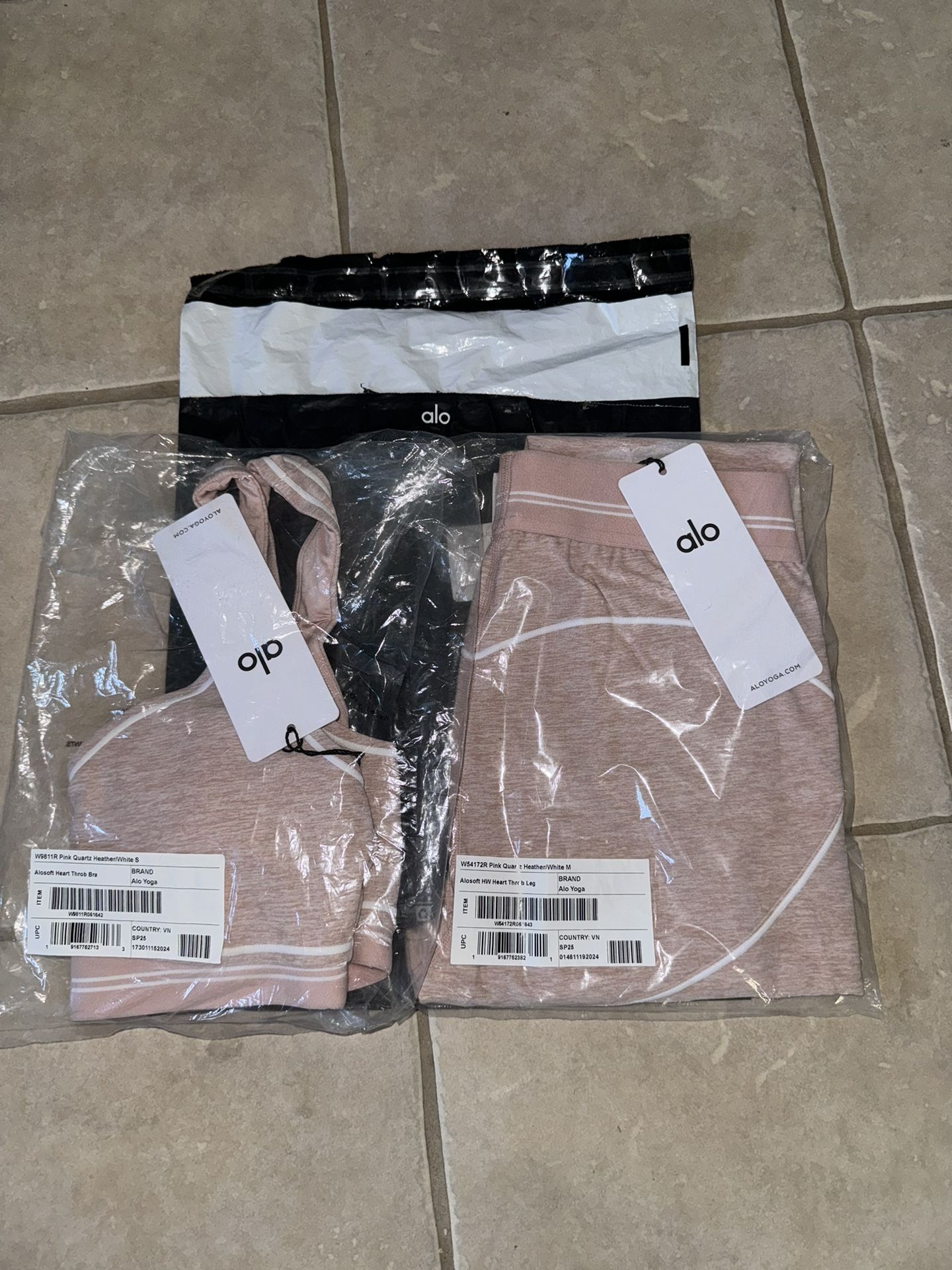 Alo Heart Throb Full Set (leggings & Bra ) 