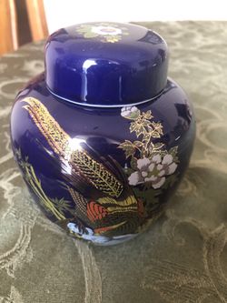 Oriental urn w/lid
