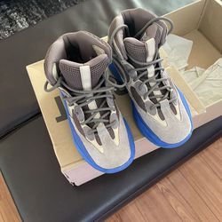 Yeezy Boots “ Taupe Blue” Size 10