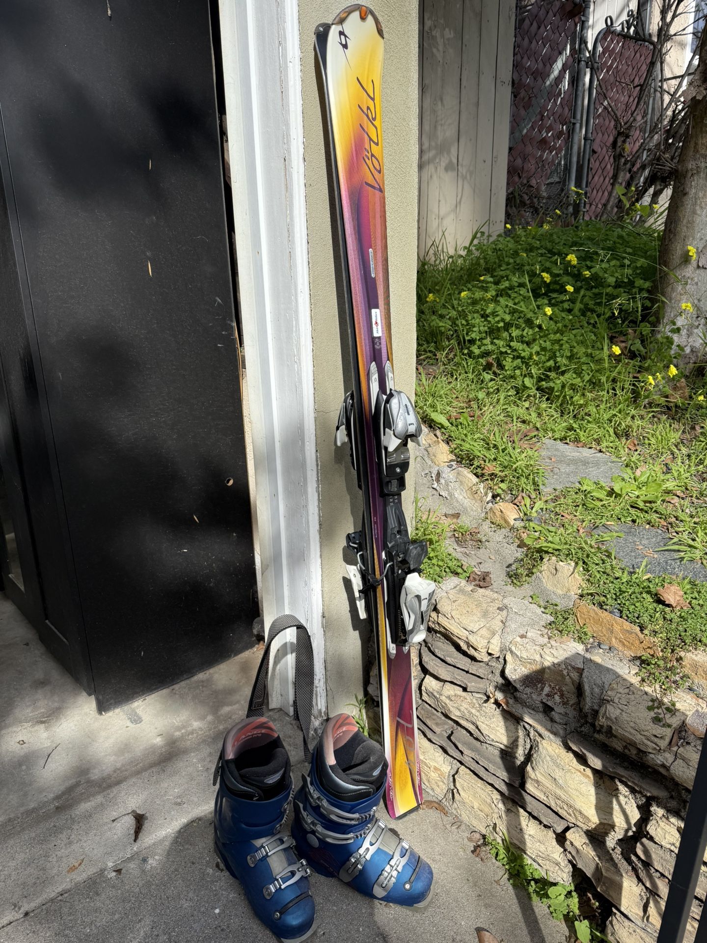 Volkl Women’s Sol Skis 158 & Lange Boots Sz 6