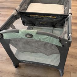 Graco Pack and Play Change N Carry