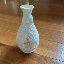 Cameo Ribbon Vase