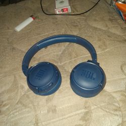 Jbl Bluetooth Headphones Asking $20 Pickup Only