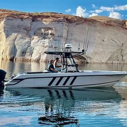 Donzi 29 Center Console Fishing Boat 