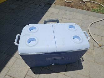 Runbermaid cooler