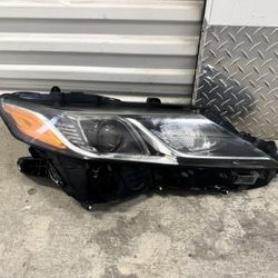 2018 - 2022 TOYOTA CAMRY RH PASSENGER HEADLIGHT OEM