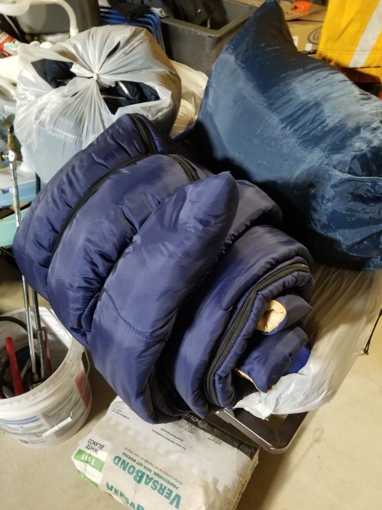 3 Sleeping bags Great condition Twin Size Nonsmoker home