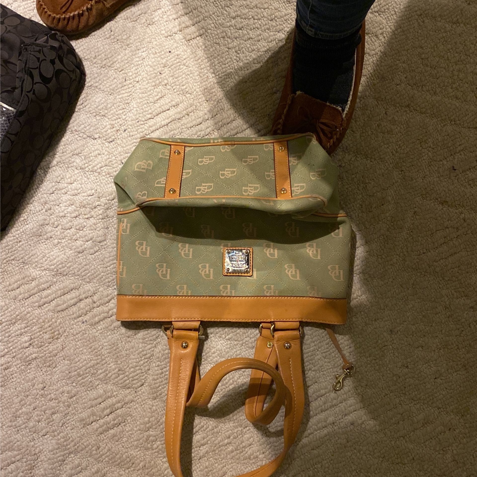 Dooney &Bourke 