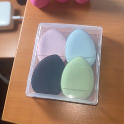Mini Beauty Blender Shapes In Hot Pink.
