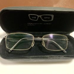 $40 Unisex Glasses Frame In Excellent Condition It Comes With The Box