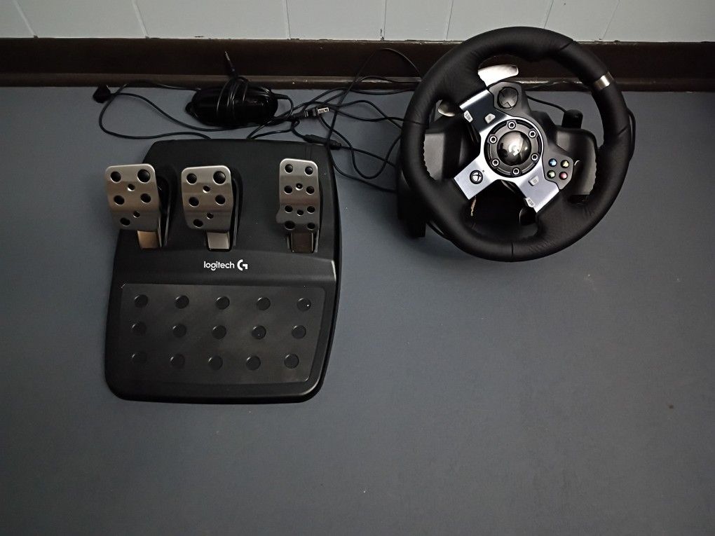 Logitech G920 Racing Wheel + Pedals