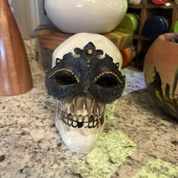 New Orleans Mardi Gras Themed Figurine Beautiful Condition