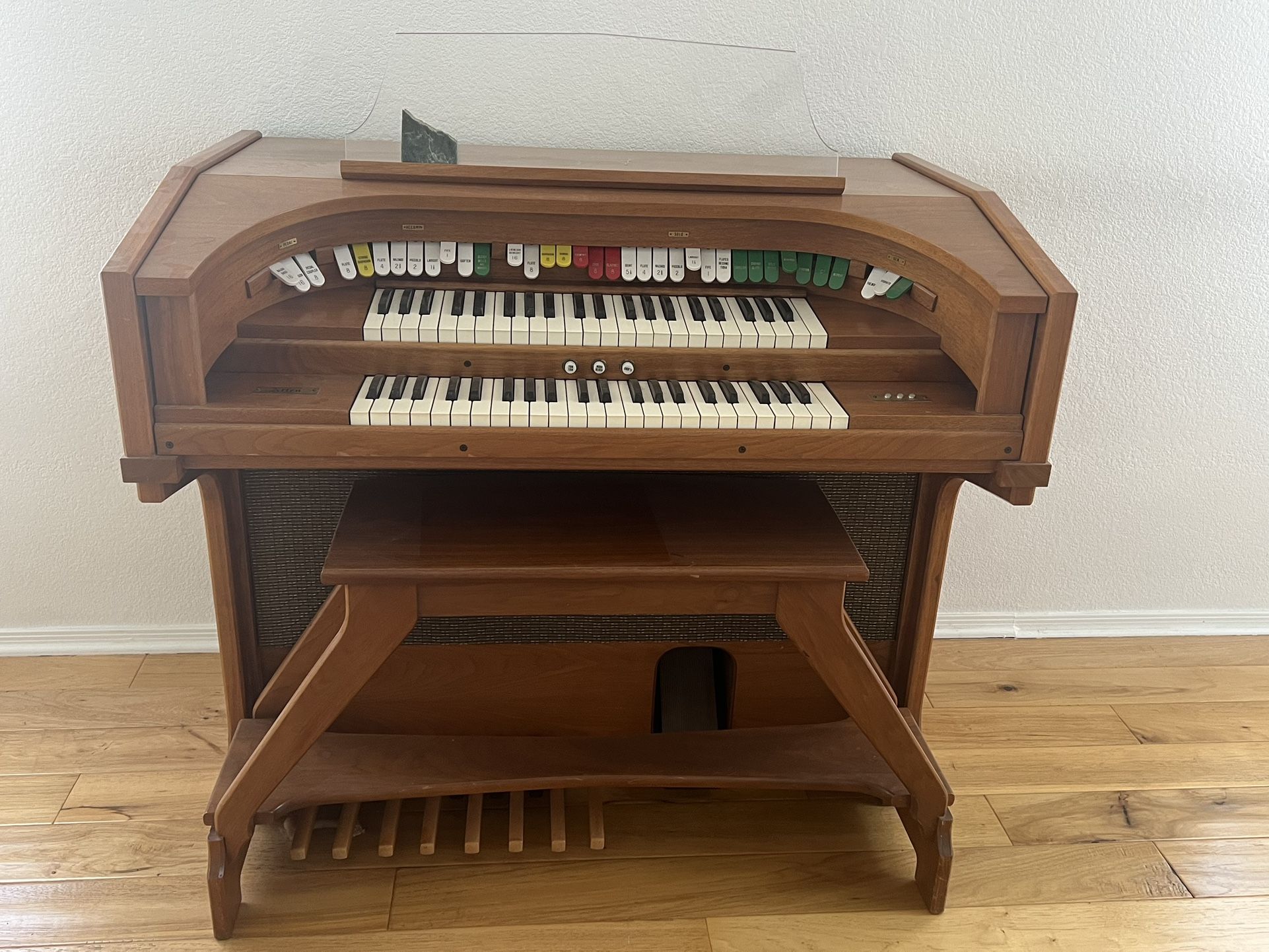 Vintage Electric Organ - FREE