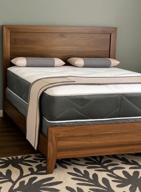Queen Size Classic Wood Bed Frame With Mattress 