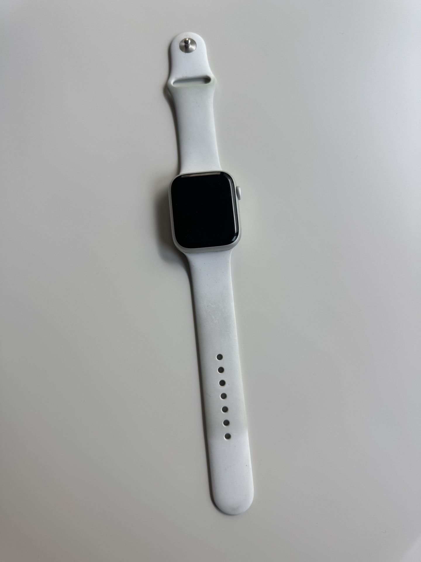 Apple Watch Series 8 45mm Silver Aluminum GPS Only