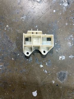 2013 - 2015 LEXUS GS350 HEADLIGHT BRACKET RIGHT PASSENGER SIDE