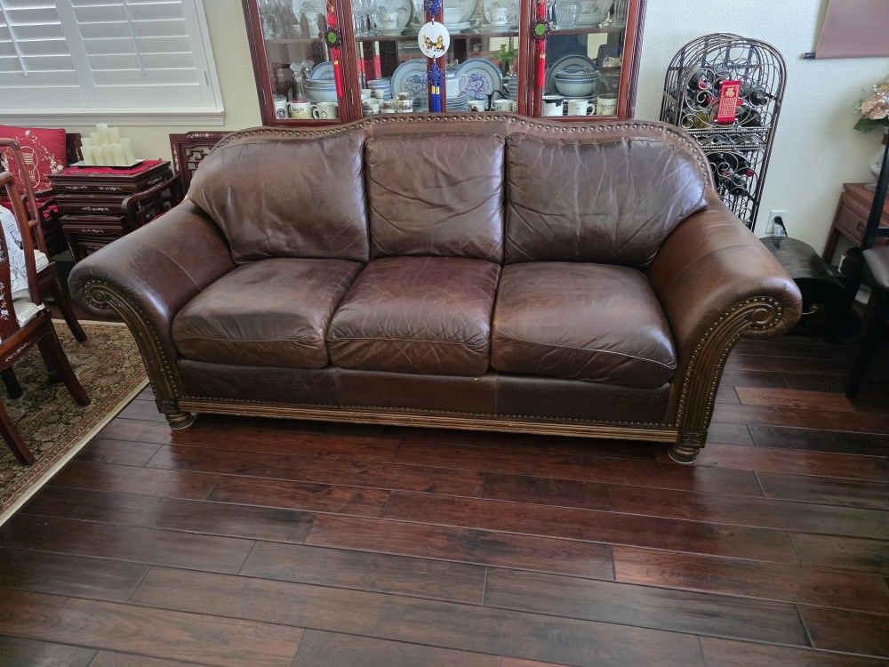 LEATHER SOFA / COUCH FOR SALE