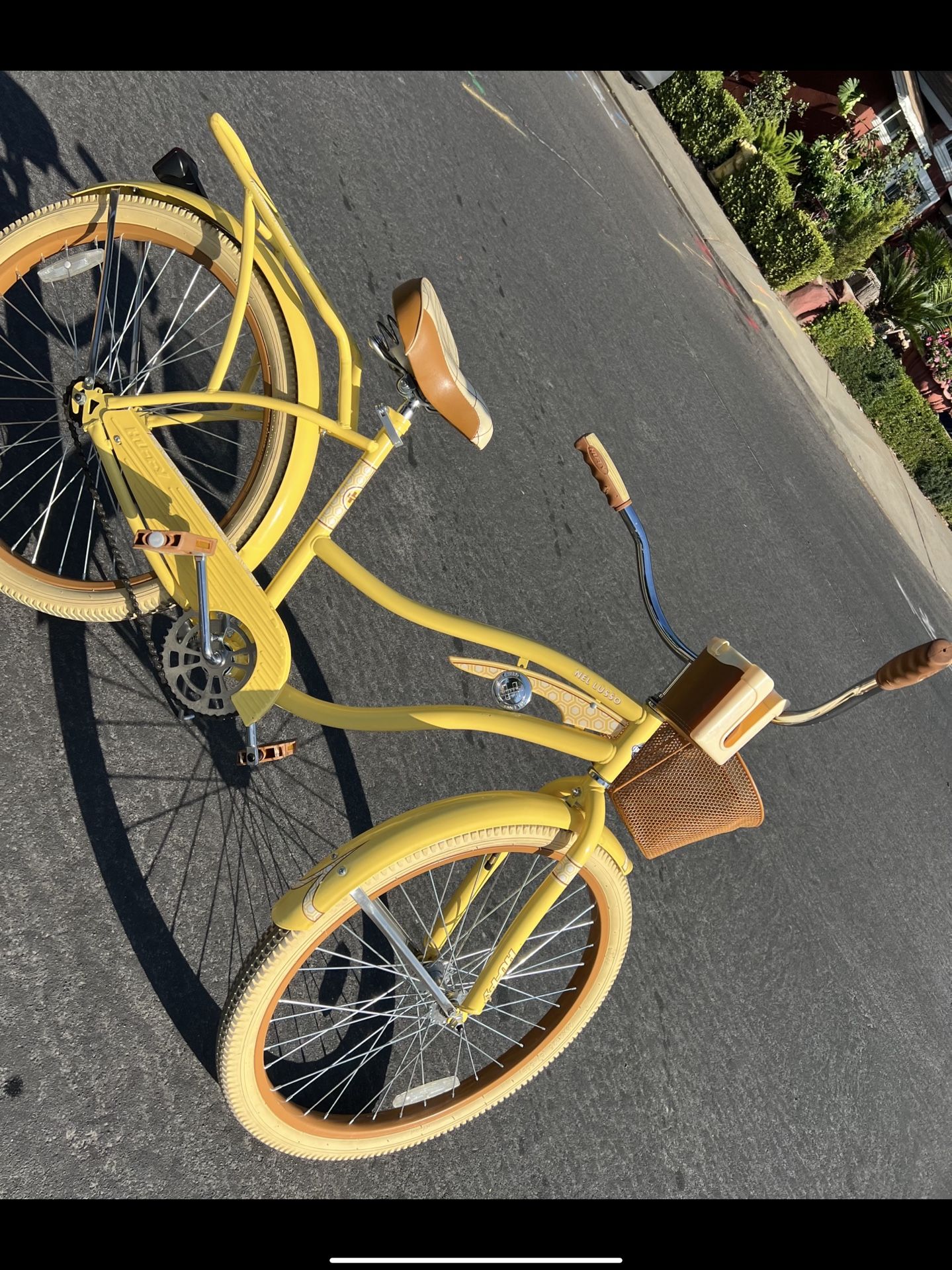 Huffy Nel Lusso Women's cruiser bike 26"