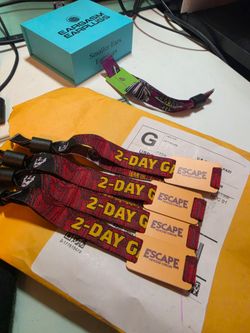 🎃 ESCAPE HALLOWEEN 2026 2-DAY GA WRISTBANDS 🎃