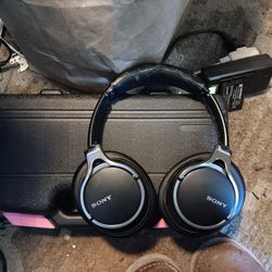 Sony MDR10R high Res Stereo Wired Headphones Work Great