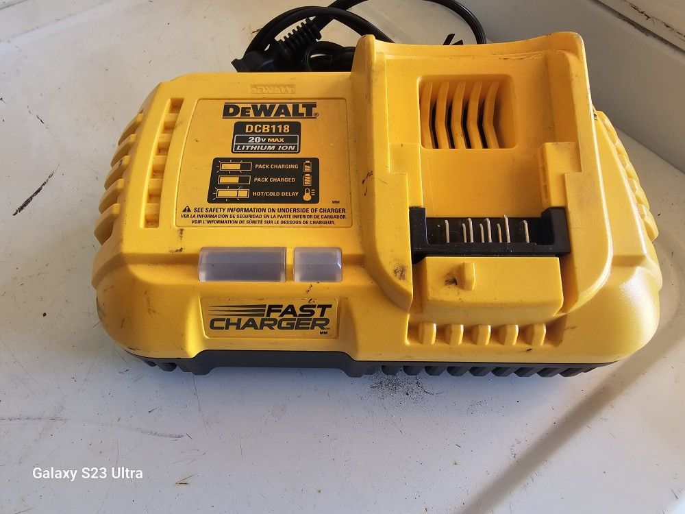 Dewalt Dcb118 Fast Charger