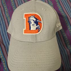 Denver Broncos Fitted Hat 🎄