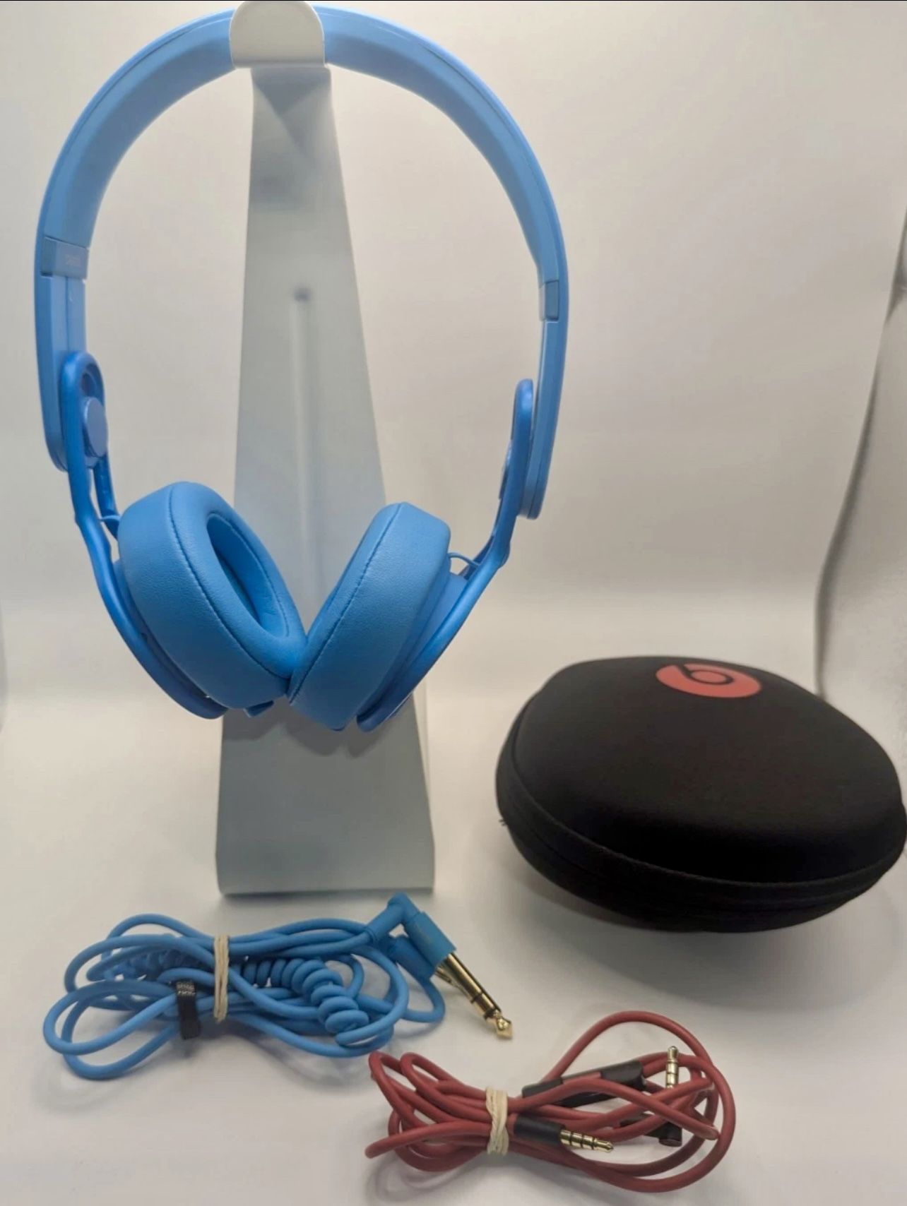 Beats π§ Mixr Reflective Logo Wired Version