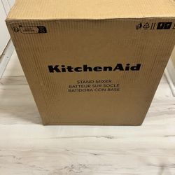 5.5 Qt Kitchen Aid Stand Mixer 