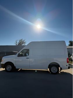 Nissan nv 2500 carvo van salvage