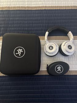 Mackie MC-250 Professional Closed-Back Headphones