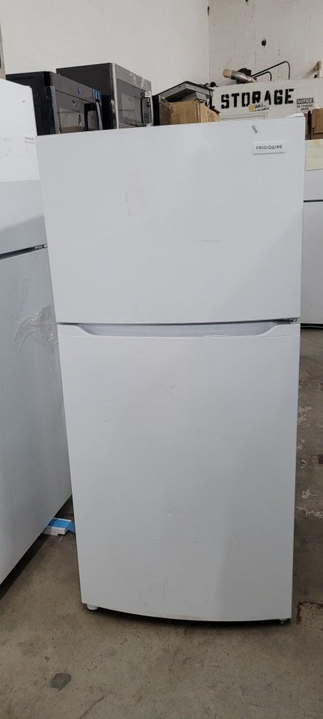 28 W Frigidaire Refrigerator Top Bottom