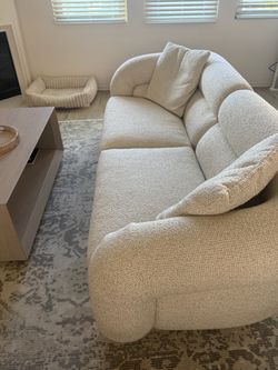https://offerup.com/redirect/?o=Q2FzdGVybHkuY29t Sofa