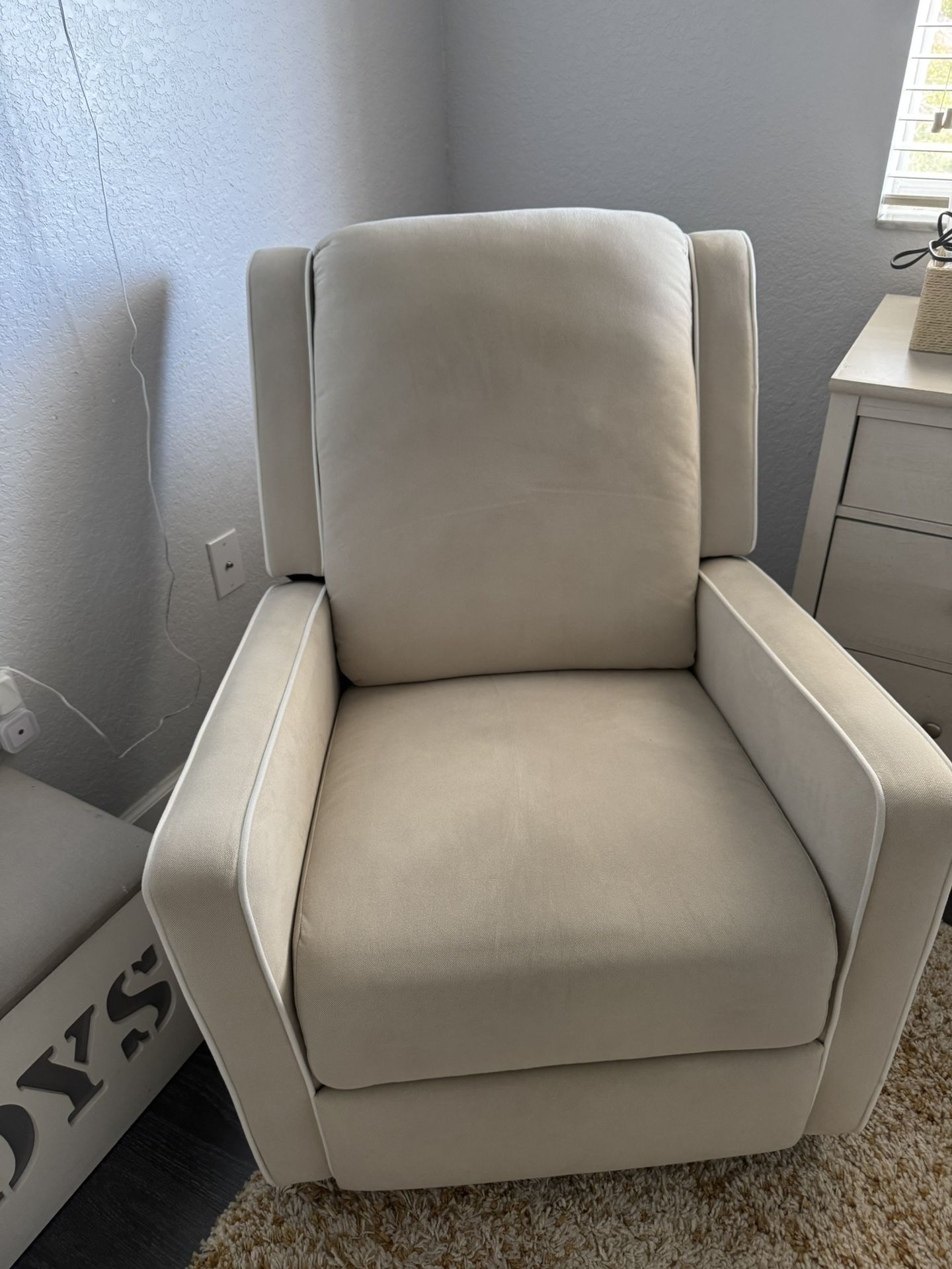 Rocking Chair/ Recliner