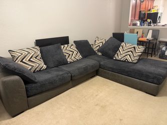 Large L-Shaped Sectional Sofa – Gray