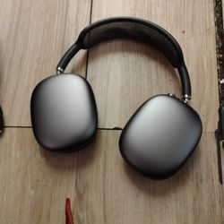 Apple Air Pods Pro Max Slightly Used