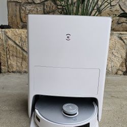 ECOVACS DEEBOT T20 Omni Robot Vacuum and Mop – Lightly Used